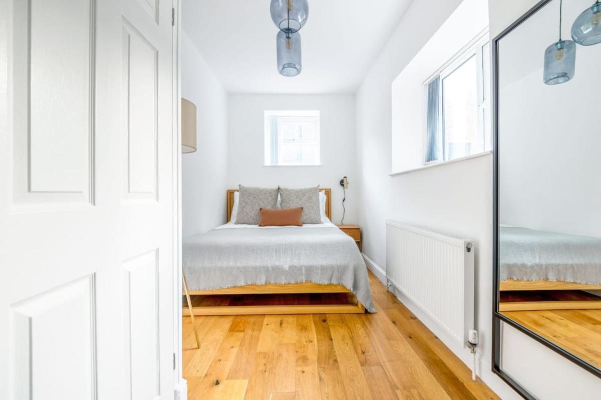 Hyde Park 2 Bedroom Comfort Living Apartment London